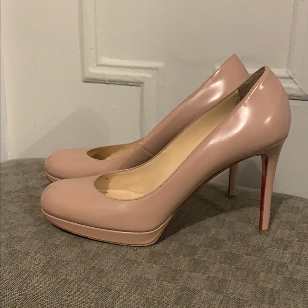 Christian Louboutin Pumps in Nude